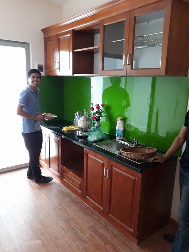 kính ốp bếp màu xanh lá